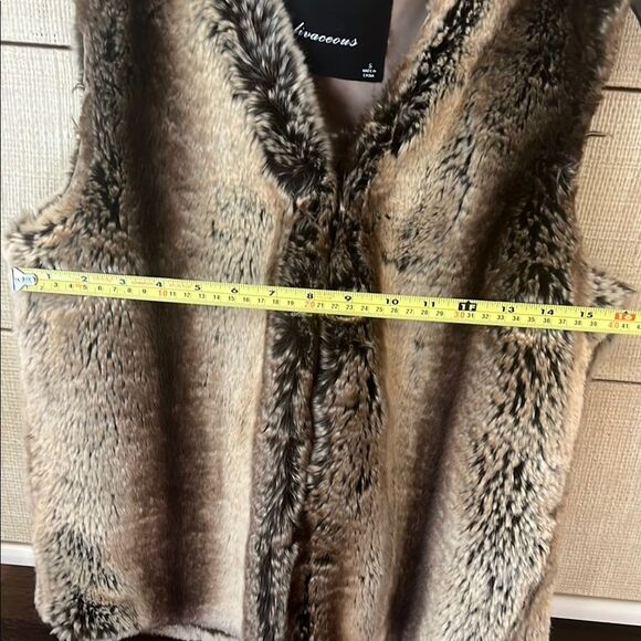 Oliveaceous Faux Fur Vest Small - Picture 5 of 5